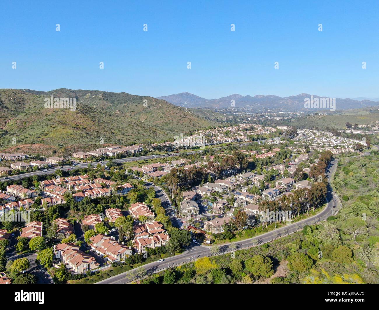 Vista aerea del quartiere di classe media superiore con grandi ville intorno a San Diego Foto Stock