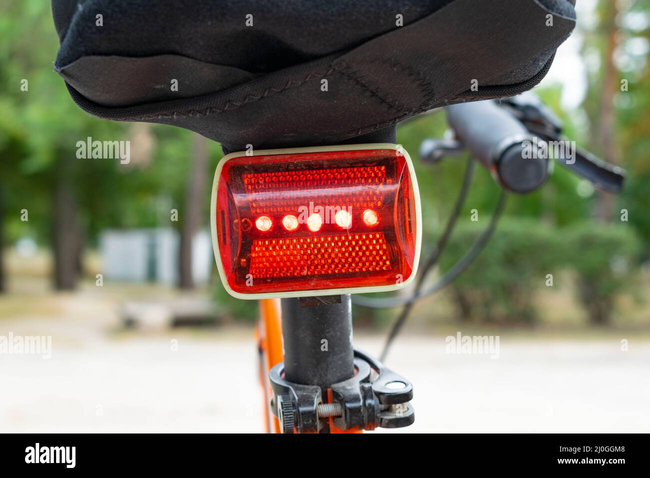 lampadina illuminata motore a trzione bicicletta