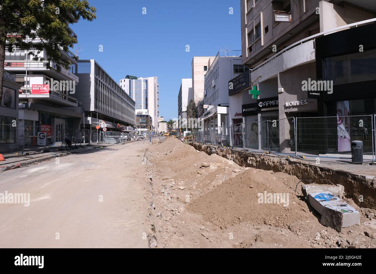 Lavori di costruzione di strade Makarioy Street al centro di Nicosia La capitale Cipro Foto Stock