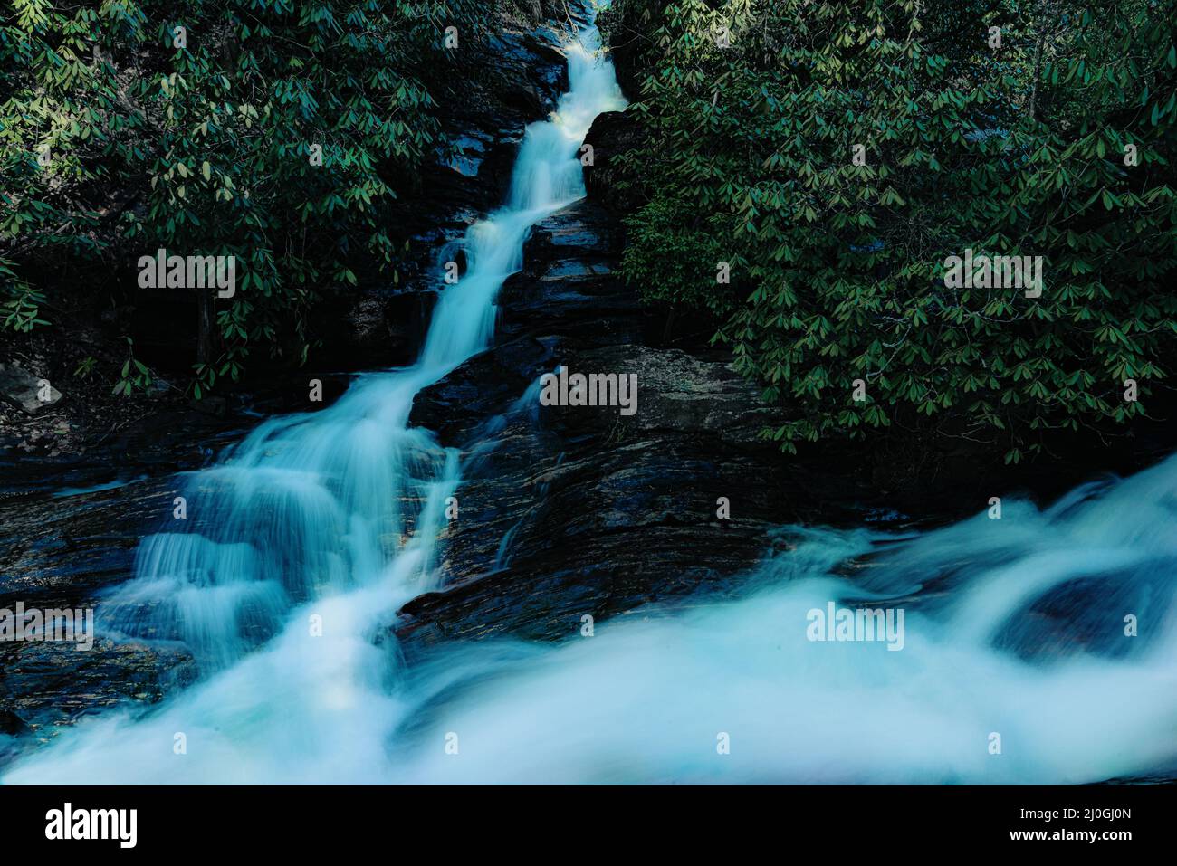 Vista panoramica delle cascate Dukes Creek nella contea di White, Georgia Foto Stock