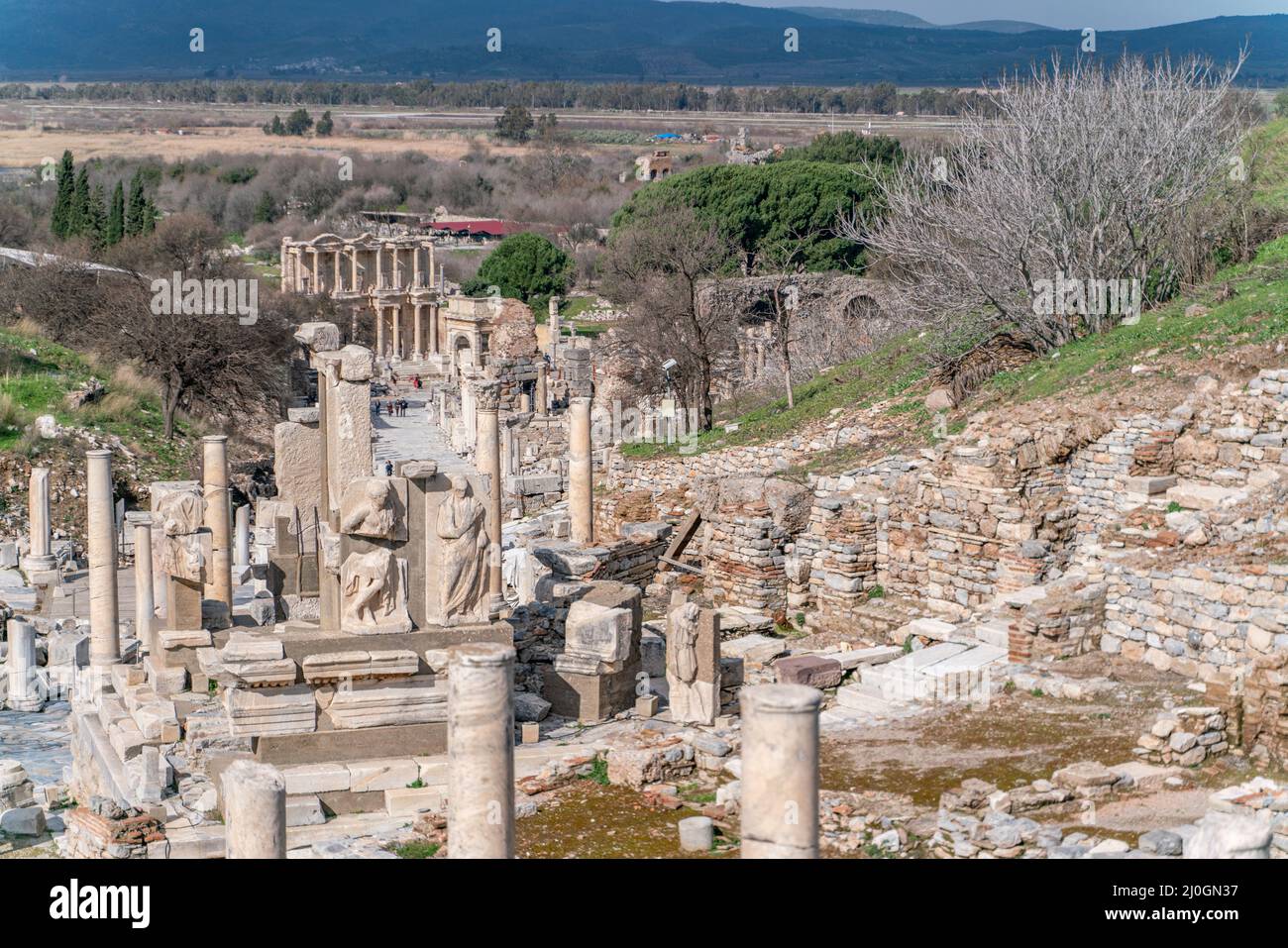Selcuk, Izmir, Turchia - colonne di Memmio Monumento in Efeso rovine, storico antico siti archeologici romani nella parte orientale di M. Foto Stock