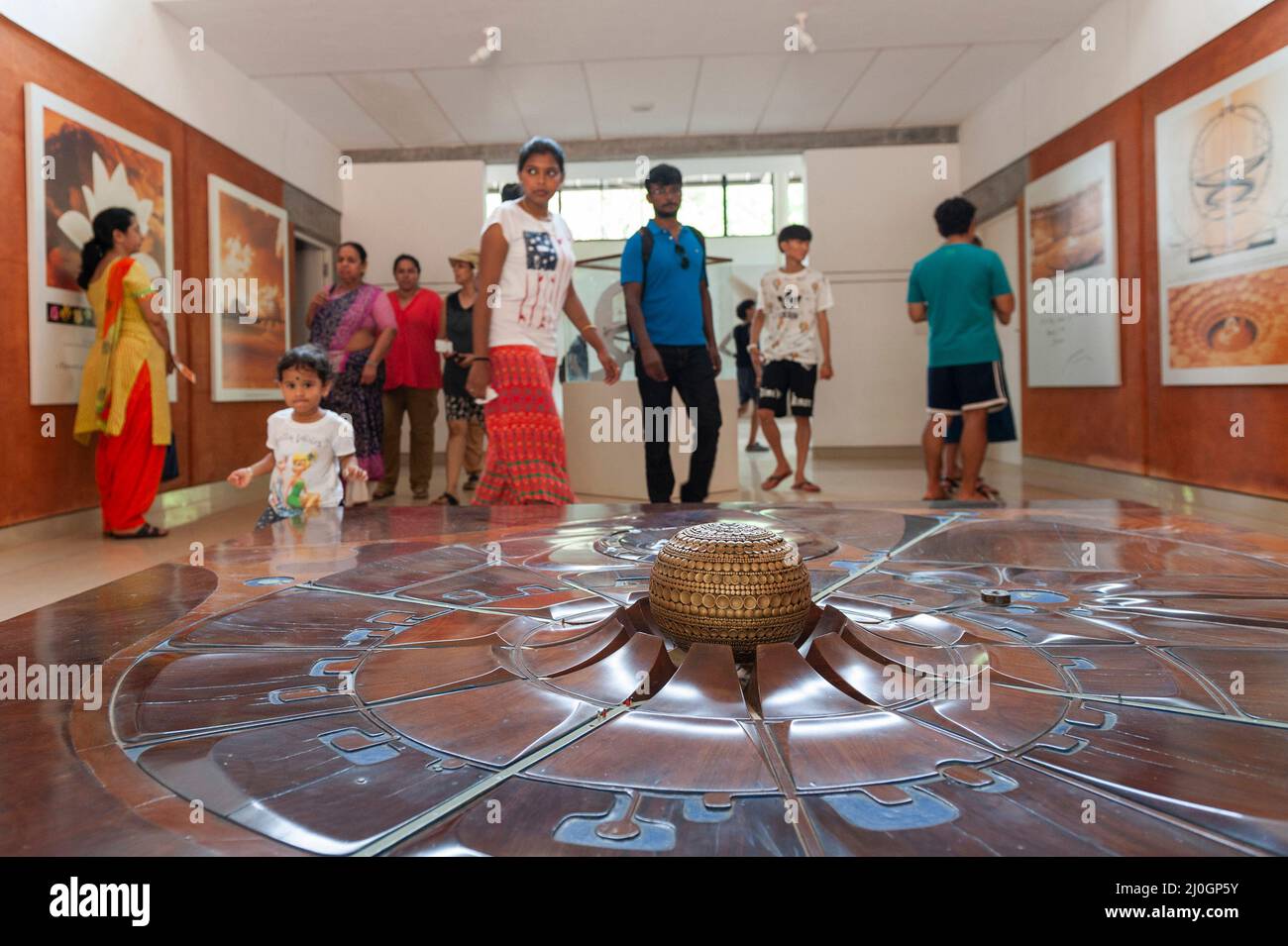 Auroville, India - Maggio 2016: Primo modello in scala della zona di Matrimandir, realizzato da Roger Anger nel 1971 e ora esposto al Visitors Center. Foto Stock