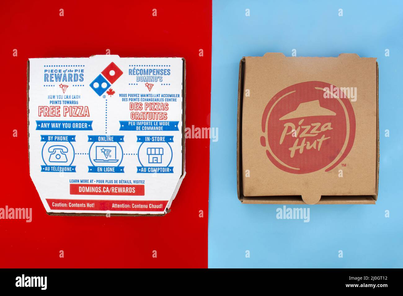 Calgary, Alberta. Canada. 17 maggio 2021. A Domino's e Pizza Hut Pizza scatole. Concetto: Top Pizza Aziende Foto Stock