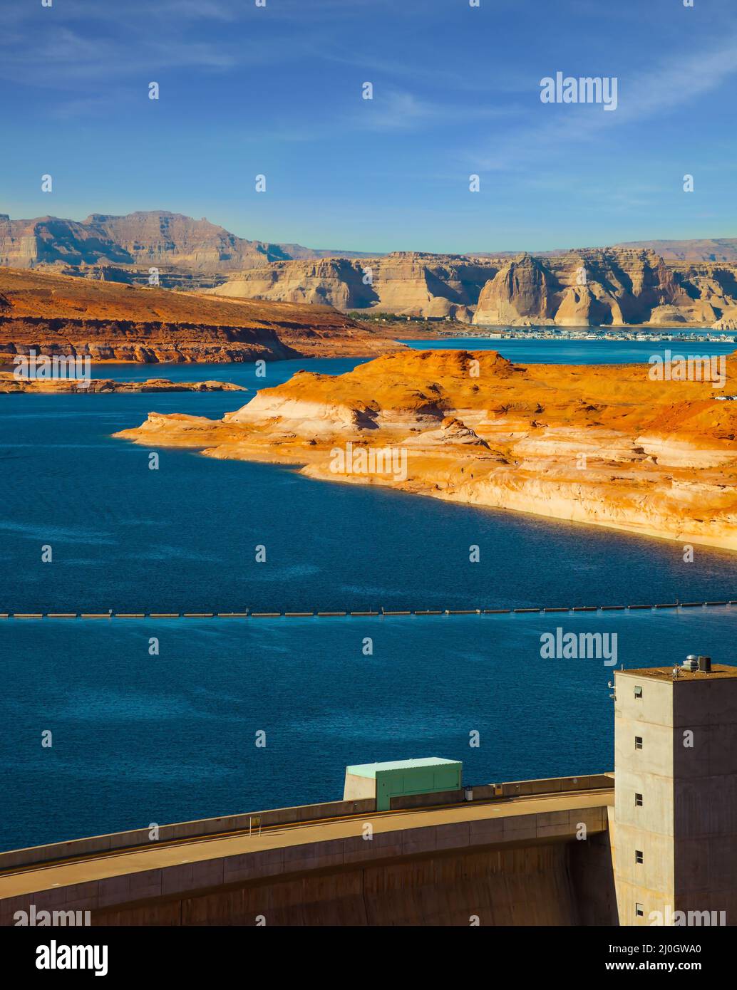 Glen Canyon Dam attraverso il fiume Colorado Foto Stock