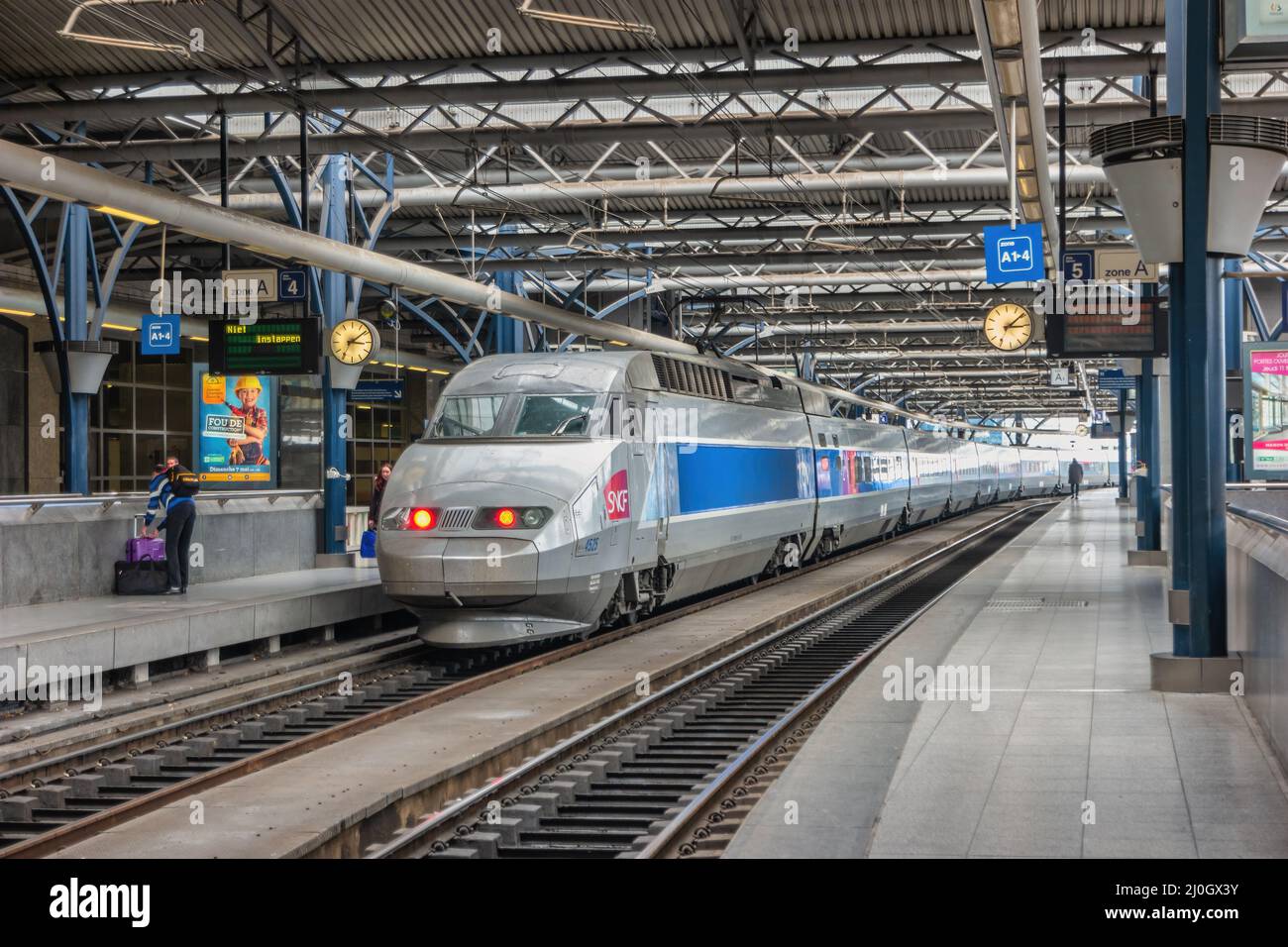 Bruxelles, Belgio - 8 maggio 2017: Treno ad alta velocità alla stazione ferroviaria di Bruxelles Sud (Bruxelles Midi) la stazione più grande della città di Bruxelles Foto Stock