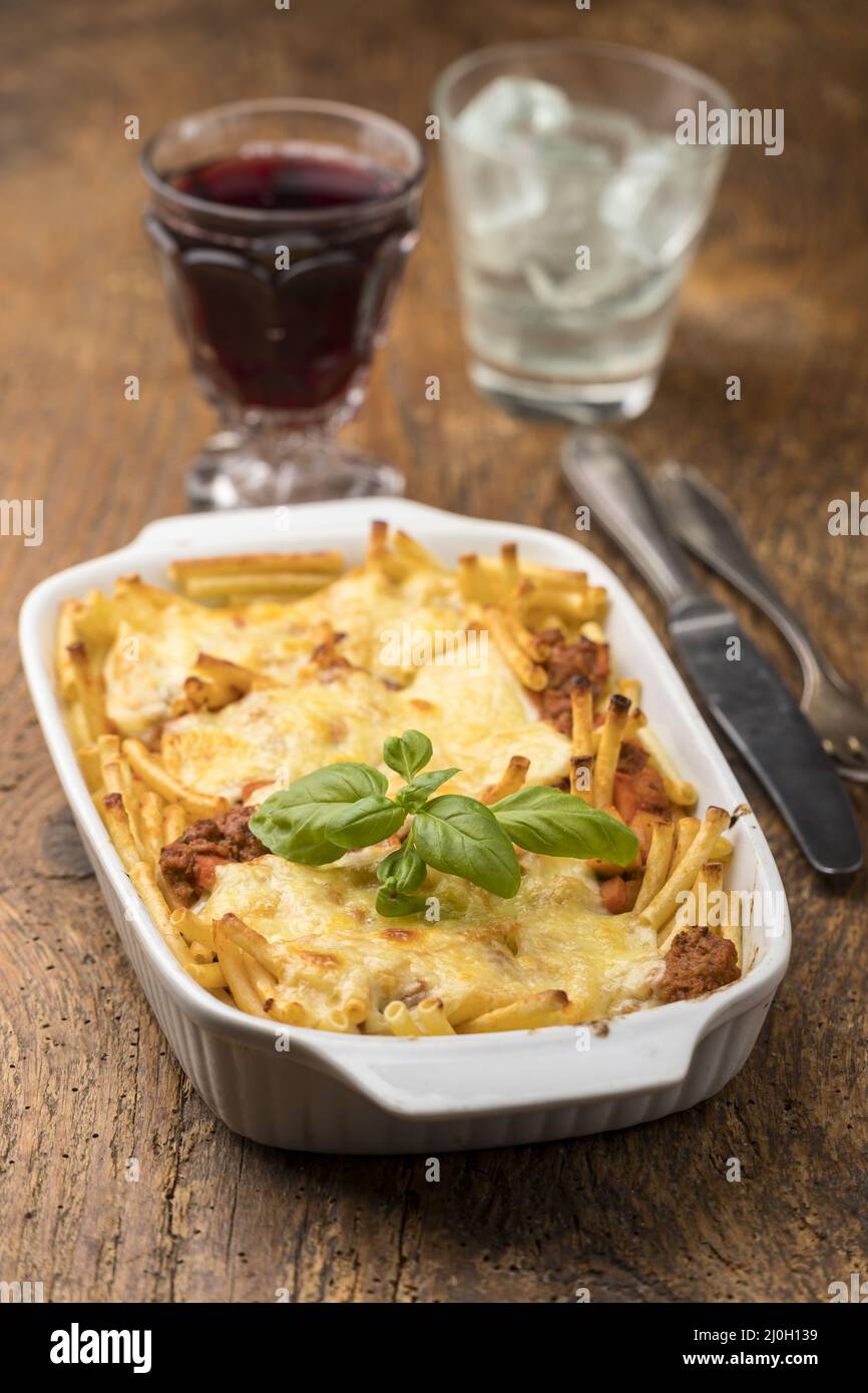 Macaroni al forno con formaggio Foto Stock