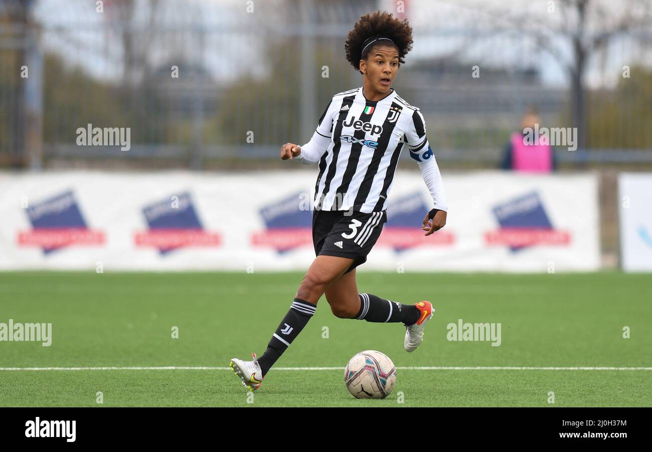 Napoli, Italia. 19th Mar 2022. Sara Gama (3) Juventus Donne durante il Campionato Italiano di Calcio a Women 2021/2022 Match tra Napoli Femminile vs Juventus Donne allo stadio Arena Giuseppe piccolo di Cercola (NA), Italia, il 19 marzo 2022 Credit: Independent Photo Agency/Alamy Live News Foto Stock