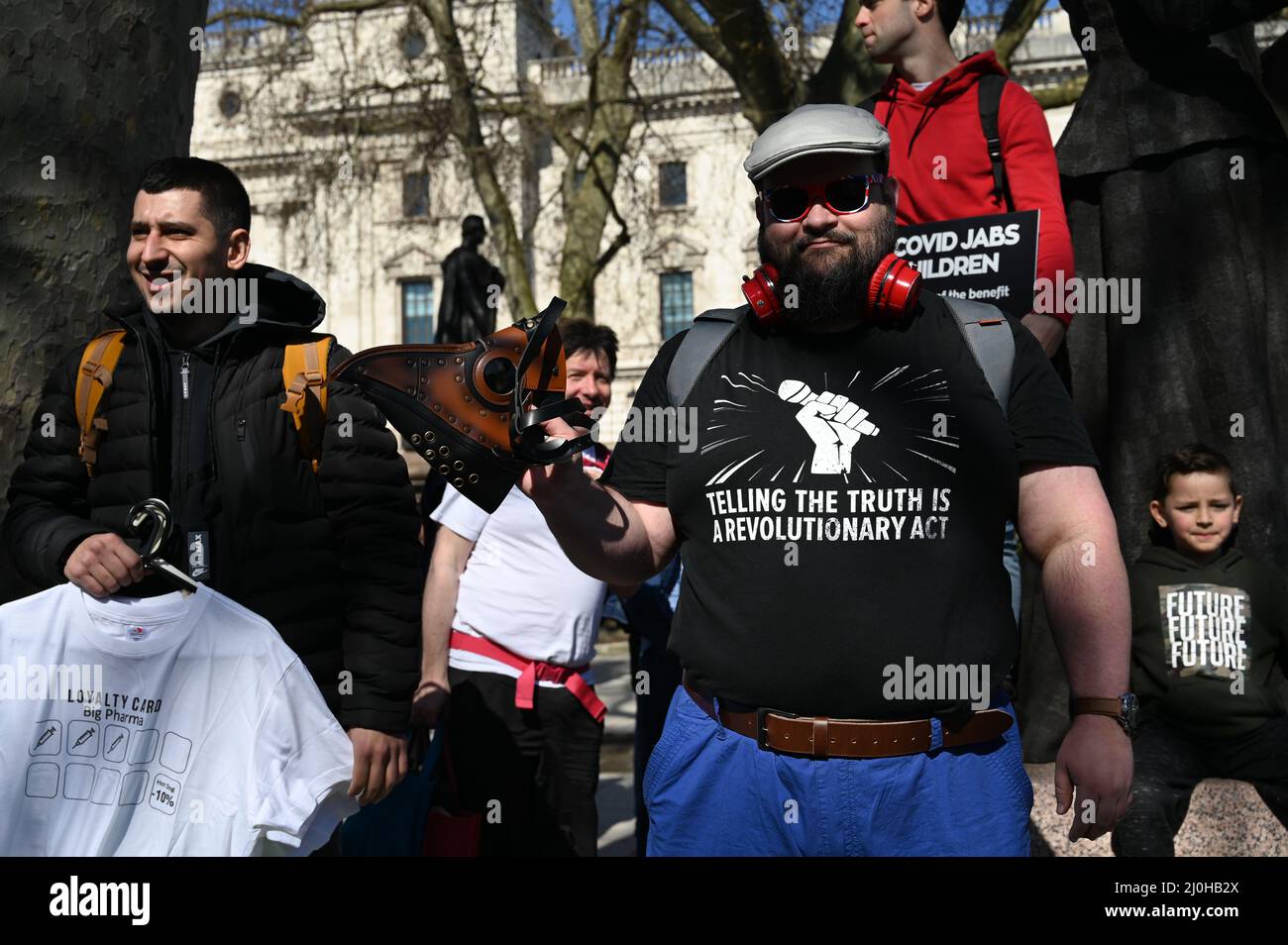 Parliament Square, Londra, Regno Unito. 19 marzo 2022. Migliaia di persone partecipano al World Wide Rally for Freedom i mandati di vaccino sono ufficialmente revocati per NHS , Health and Social Care staff. Oppone: Riforma dei diritti umani, polizia, criminalità, tribunali e condanna di Bill e vaccini covidi per i bambini. Credit: Picture Capital/Alamy Live News Foto Stock