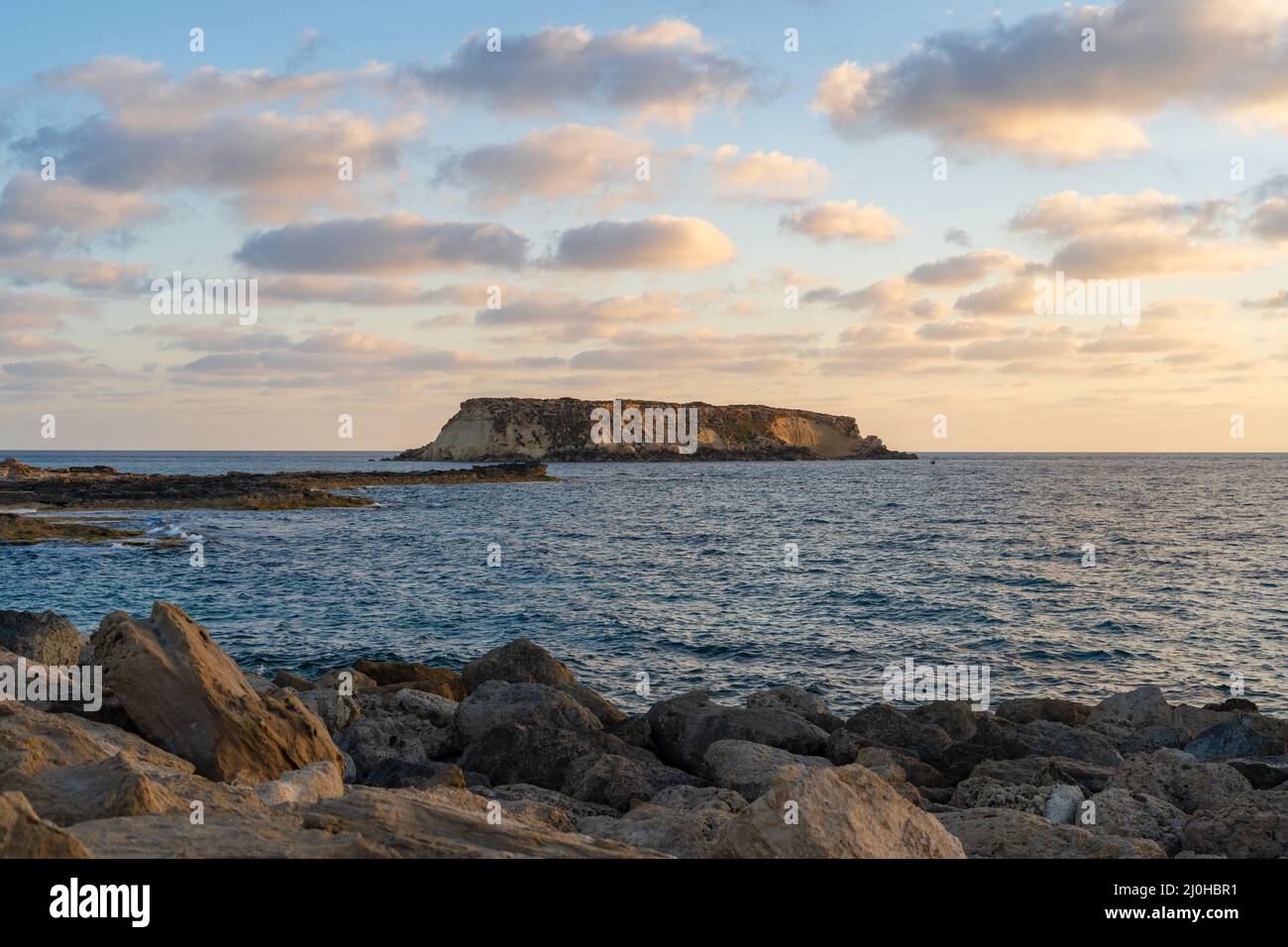 Yeronisos, Geronisos, piccola isola situata sulla costa occidentale di Cipro. Isola di Agios Georgios. Akamas. Isola disabitata di Yeron Foto Stock