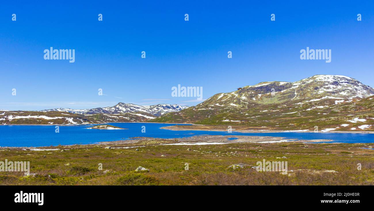 Incredibile lago di Vavatn panorama ruvido paesaggio massi montagne Hemsedal Norvegia. Foto Stock