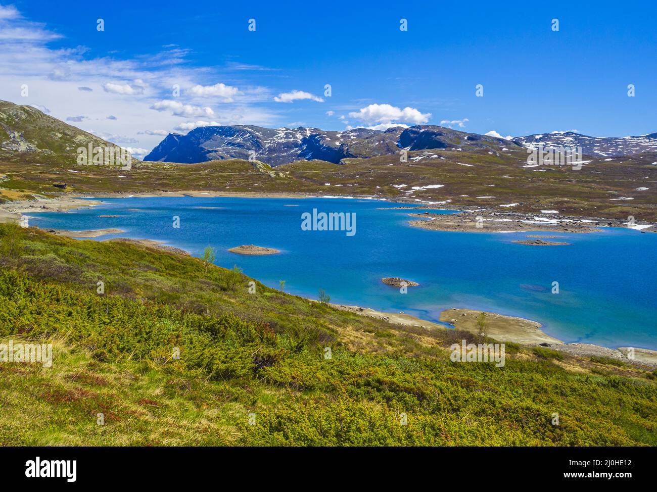 Incredibile lago di Vavatn panorama ruvido paesaggio massi montagne Hemsedal Norvegia. Foto Stock