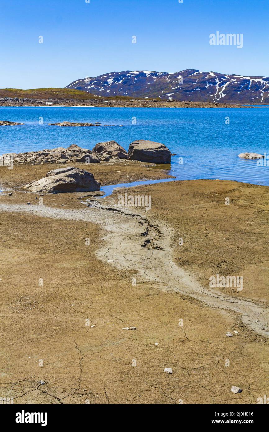 Incredibile lago di Vavatn panorama ruvido paesaggio massi montagne Hemsedal Norvegia. Foto Stock