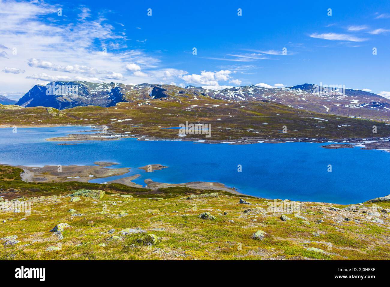 Incredibile lago di Vavatn panorama ruvido paesaggio massi montagne Hemsedal Norvegia. Foto Stock