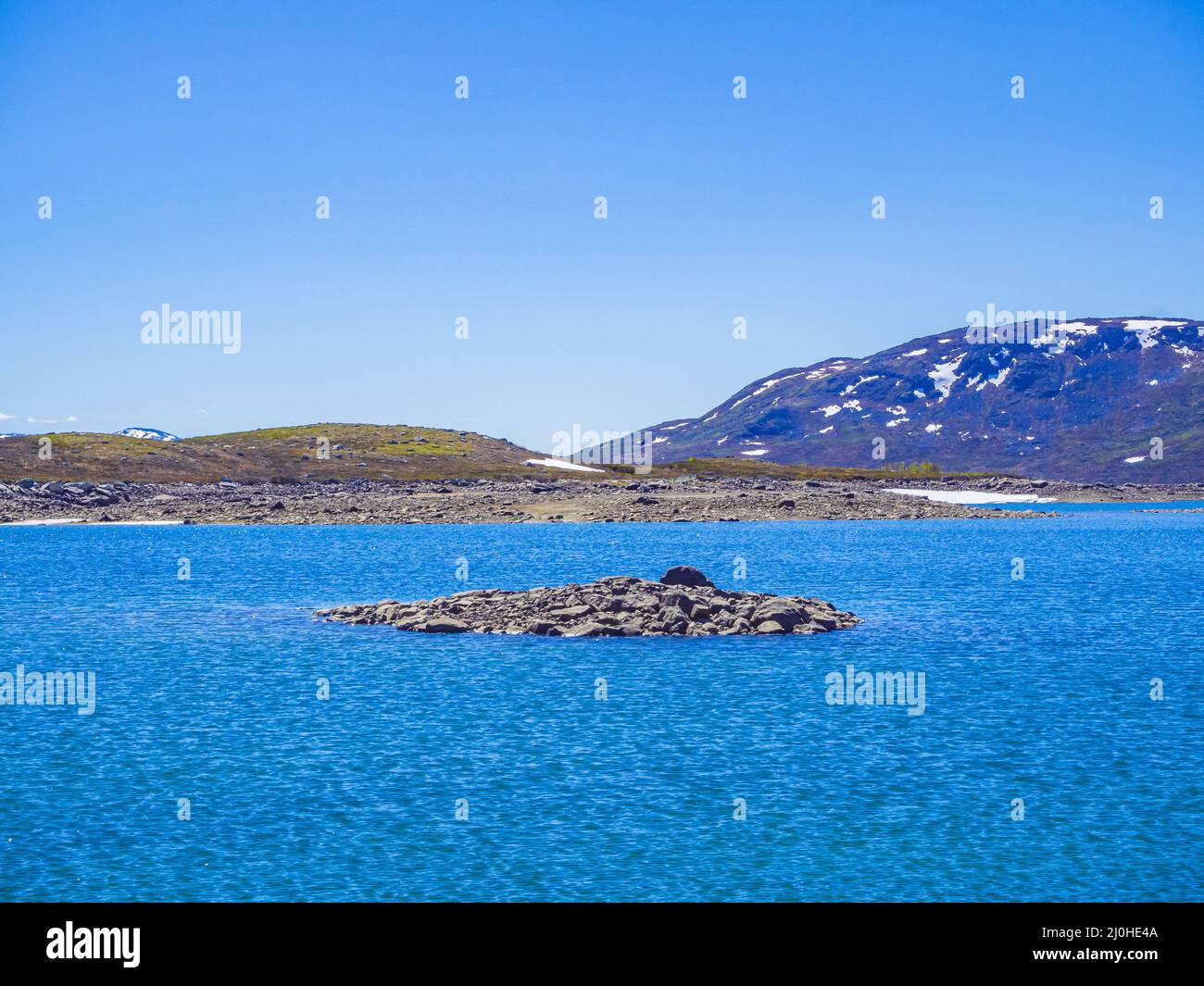 Incredibile lago di Vavatn panorama ruvido paesaggio massi montagne Hemsedal Norvegia. Foto Stock