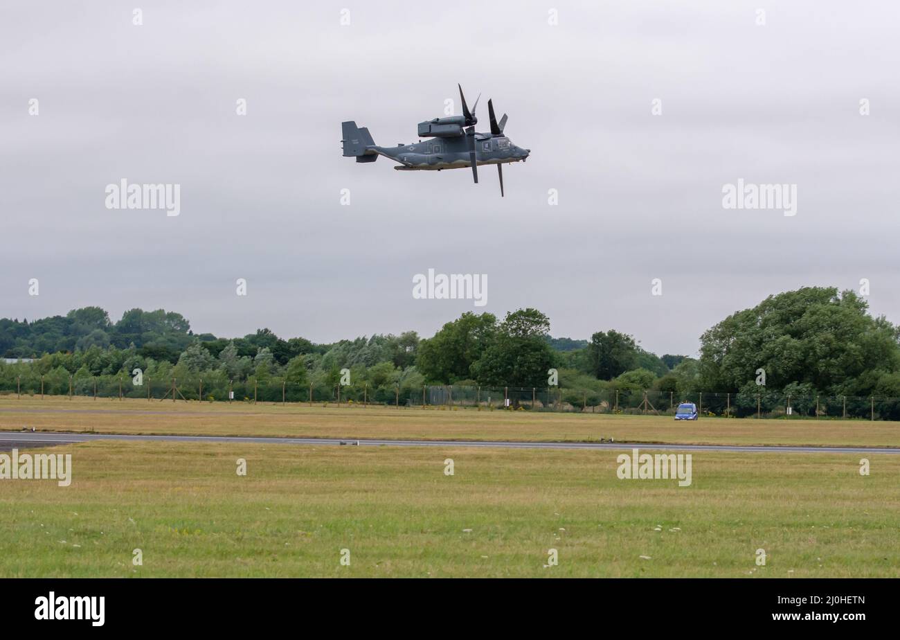 RAF Fairford, Gloucestershire, Regno Unito - Luglio 15th 2017: Un aereo militare US Air Force Bell Boeing CV-22B Osprey Tiltrotor al RIAT 2019 Foto Stock
