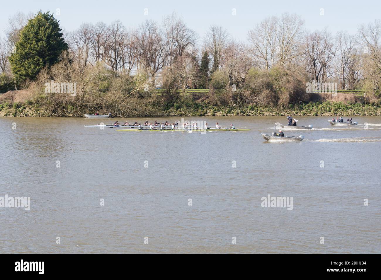 Cambridge University Women's Boat race crew praticare sul Tamigi Foto Stock