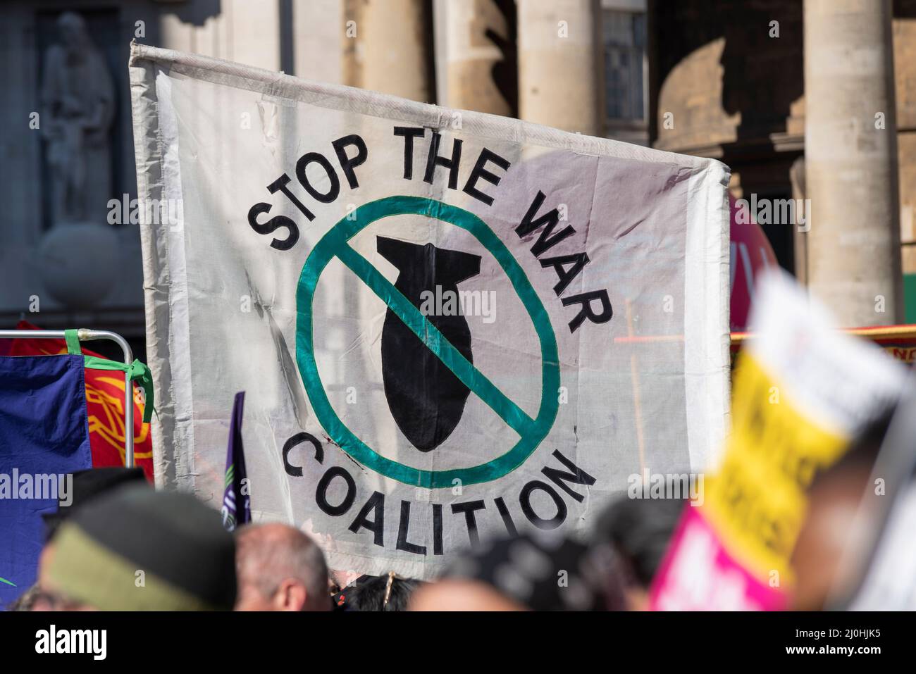 Westminster, Londra, Regno Unito. 19th Mar 2022. Le proteste si stanno svolgendo in molte città in occasione della Giornata Onu contro il razzismo, una delle quali inizia a Portland Place a Londra, con temi quali ambienti ostili per rifugiati e migranti e razzismo istituzionale evidenziato dai recenti eventi, tra cui l’Ucraina. La marcia si dirigerà verso Downing Street e Parliament Square Foto Stock