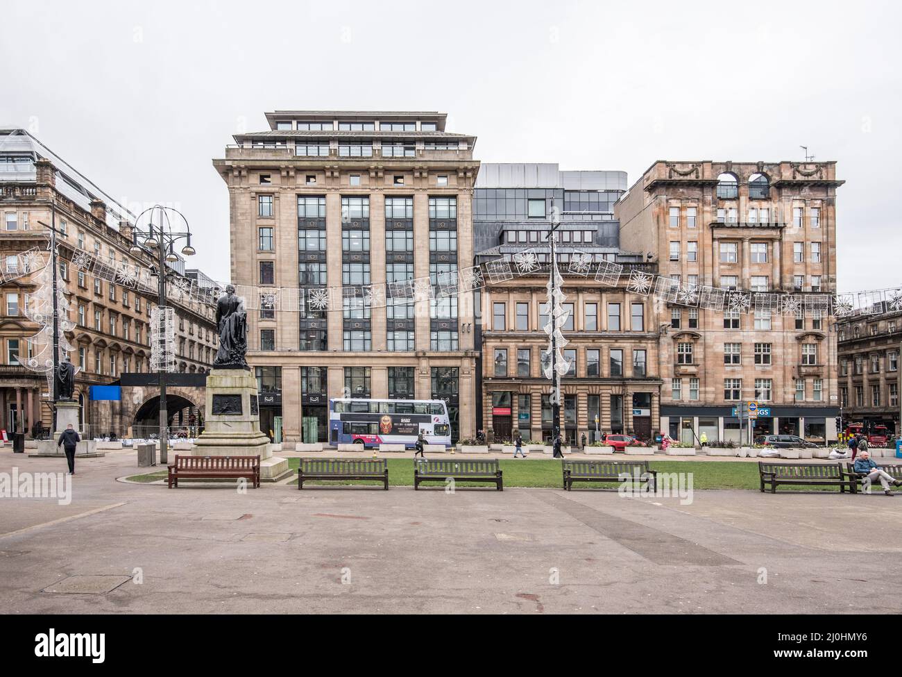 Edifici tra Queen St e Hanover St, sul lato sud di George Square Glasgow Scozia. N. 1-14 George Square (include Greggs sul lato destro). Foto Stock