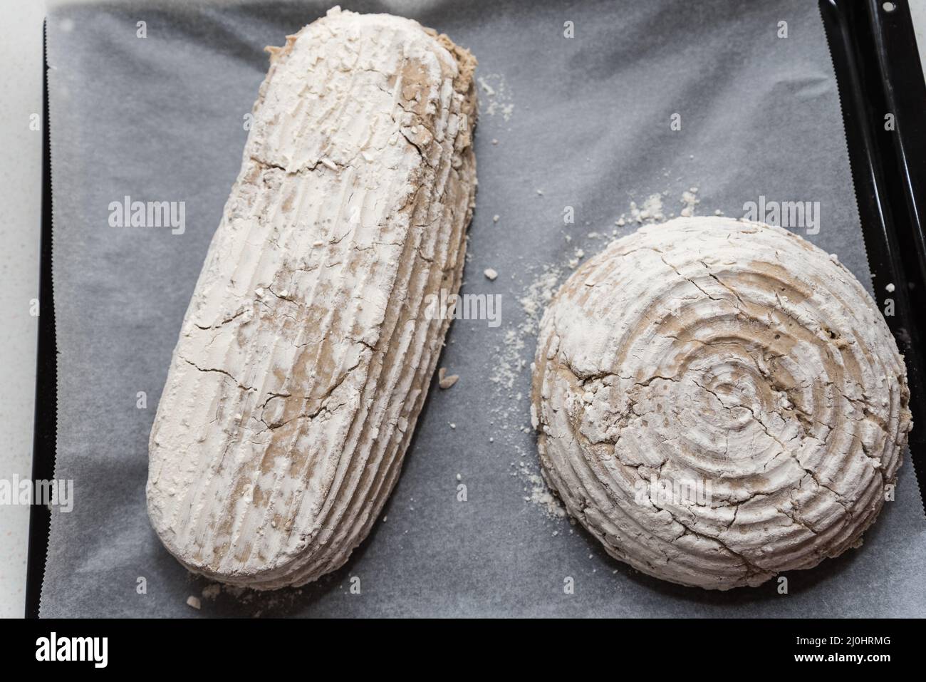 Cuocere il pane della casa da soli: L'impasto per il pane di segale è pronto per essere cotto Foto Stock