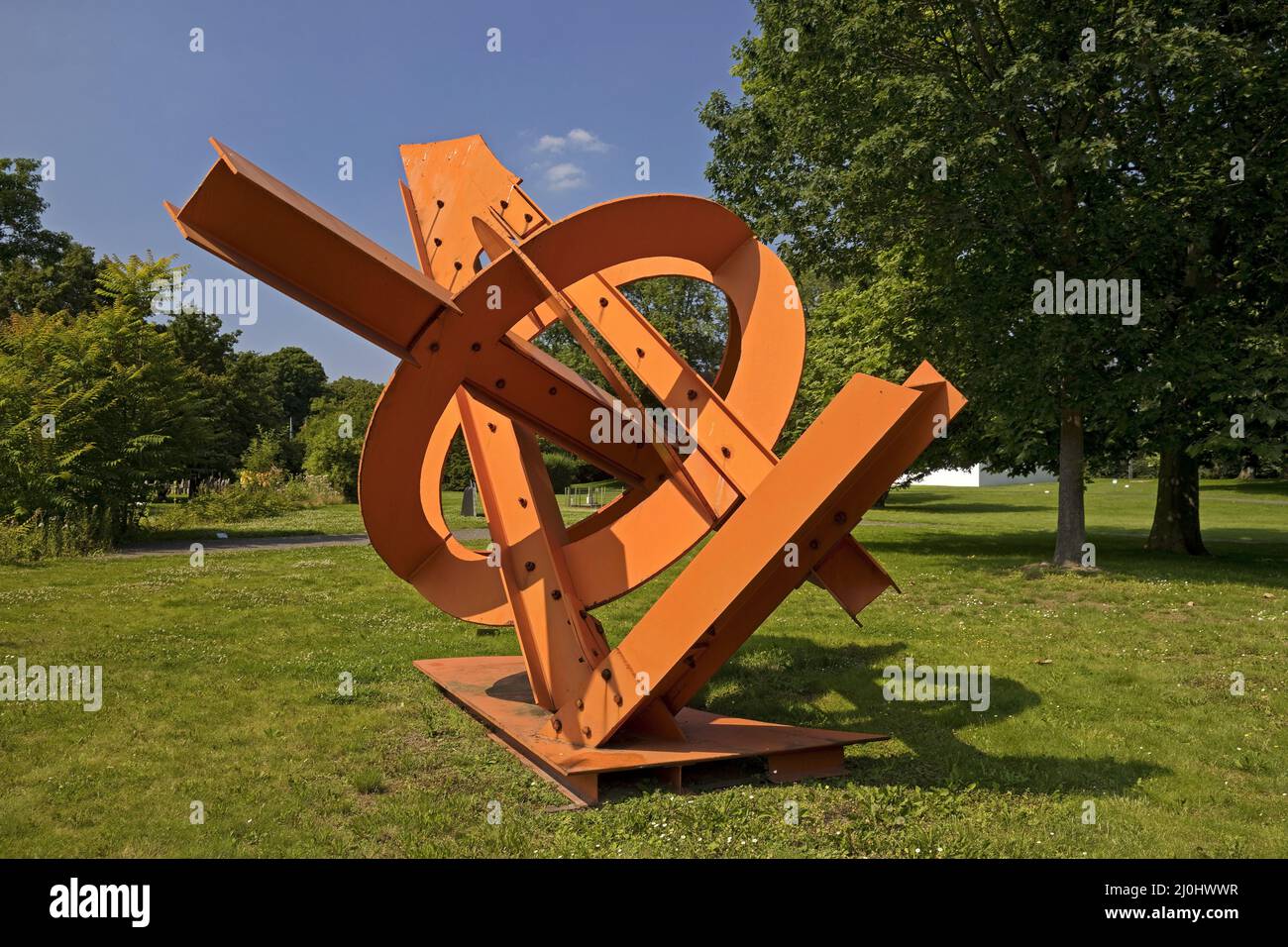 Opera di Mark di Suvero con il titolo Racine du Naos, parco di sculture, Colonia, Germania, Europa Foto Stock