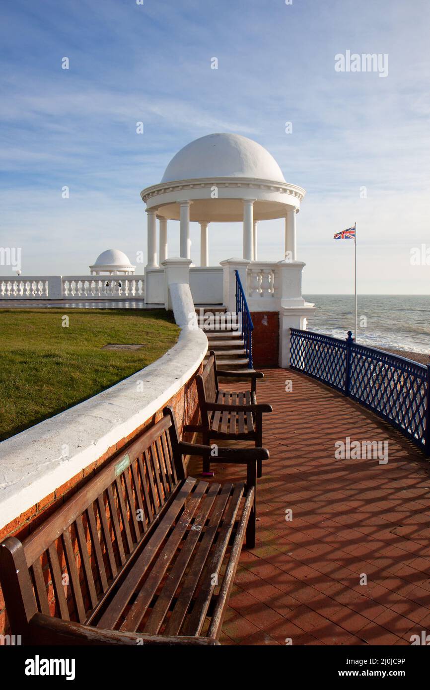 BEXHILL-ON-SEA, EAST SUSSEX, UK - GENNAIO 11 : Colonnade in Grounds of De la Warr Pavilion in Bexhill-on-Sea il 11 Gennaio 2009 Foto Stock