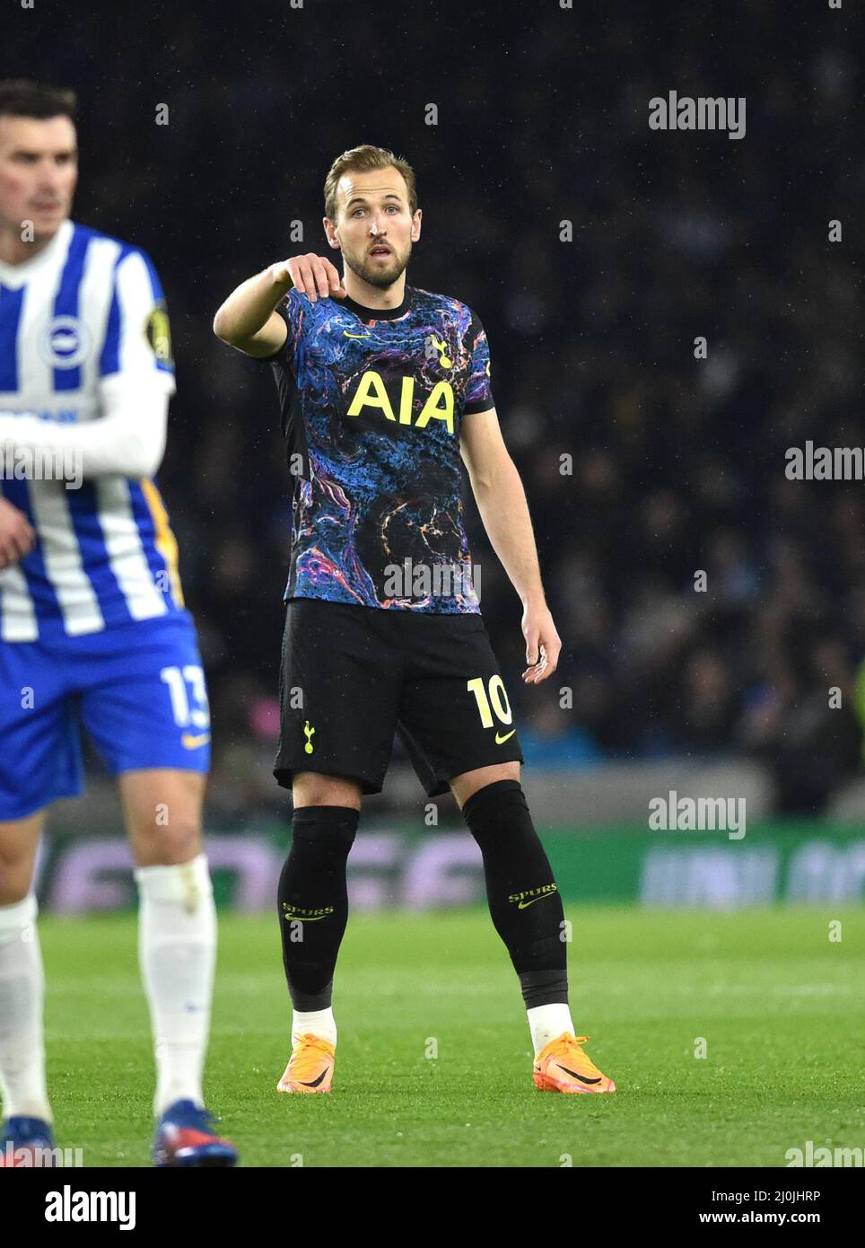 Harry Kane of Spurs durante la partita della Premier League tra Brighton e Hove Albion e Tottenham Hotspur all'American Express Community Stadium di Brighton, Regno Unito - 16th marzo 2022 - solo per uso editoriale. Nessun merchandising. Per le immagini Football si applicano restrizioni fa e Premier League inc. Nessun utilizzo di Internet/cellulare senza licenza FAPL - per i dettagli contattare Football Dataco Foto Stock