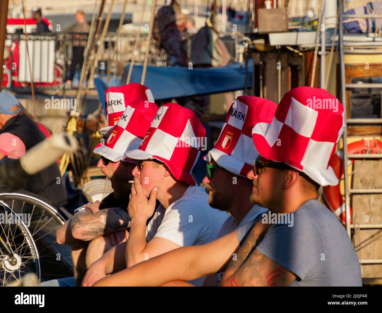 Copenhagen, Danimarca - Luglio 2021: Tifosi danesi durante le ultime partite di calcio Euro 2021. Europa Foto Stock