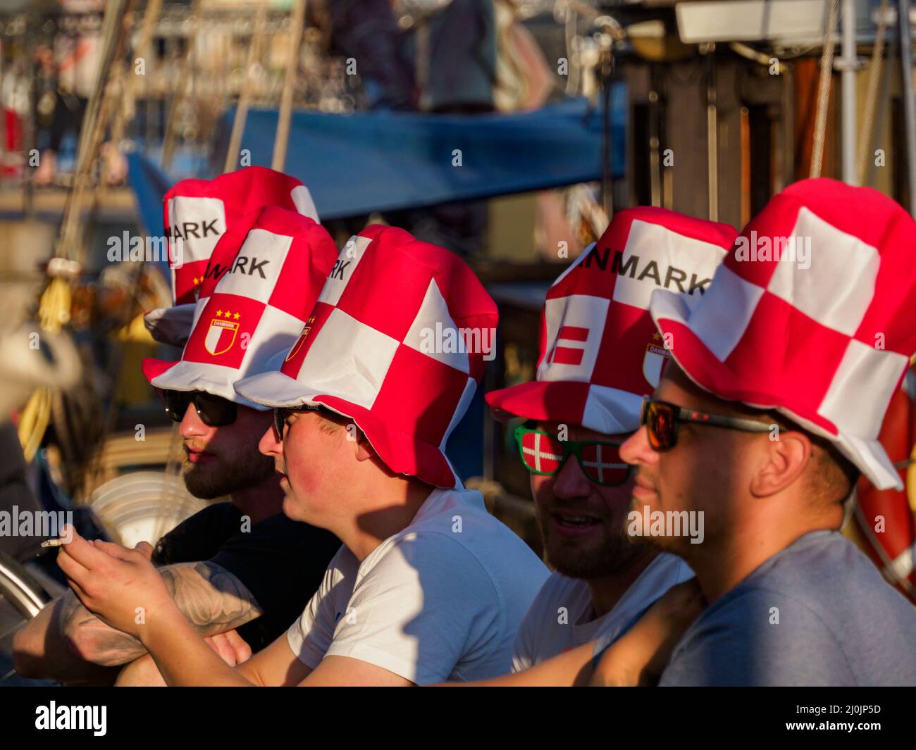 Copenhagen, Danimarca - Luglio 2021: Tifosi danesi durante le ultime partite di calcio Euro 2021. Europa Foto Stock