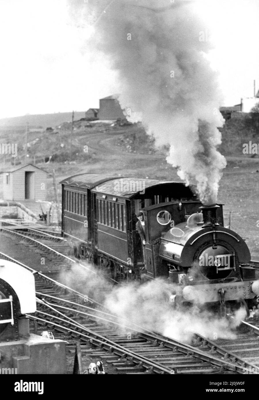 La ferrovia di Tanfield ha tenuto un giorno aperto il 16th aprile 1981. Il vapore pieno davanti come il Sir Cecil A. Cochrane esce per raccogliere i primi visitatori Foto Stock
