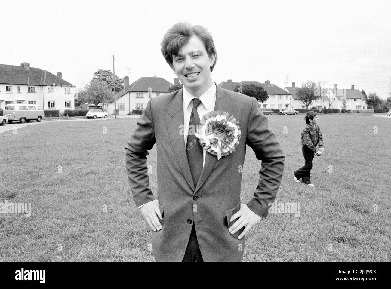 Beaconsfield alle elezioni del 1982, Tony Blair, candidato del Partito Laburista, Barrister di 29 anni, nella foto di lunedì 24th maggio 1982. Risultato: Il voto del Labor è stato quasi dimezzato dal 20,2% nel 1979 al 10,4%, e Blair ha perso il suo deposito. Foto Stock