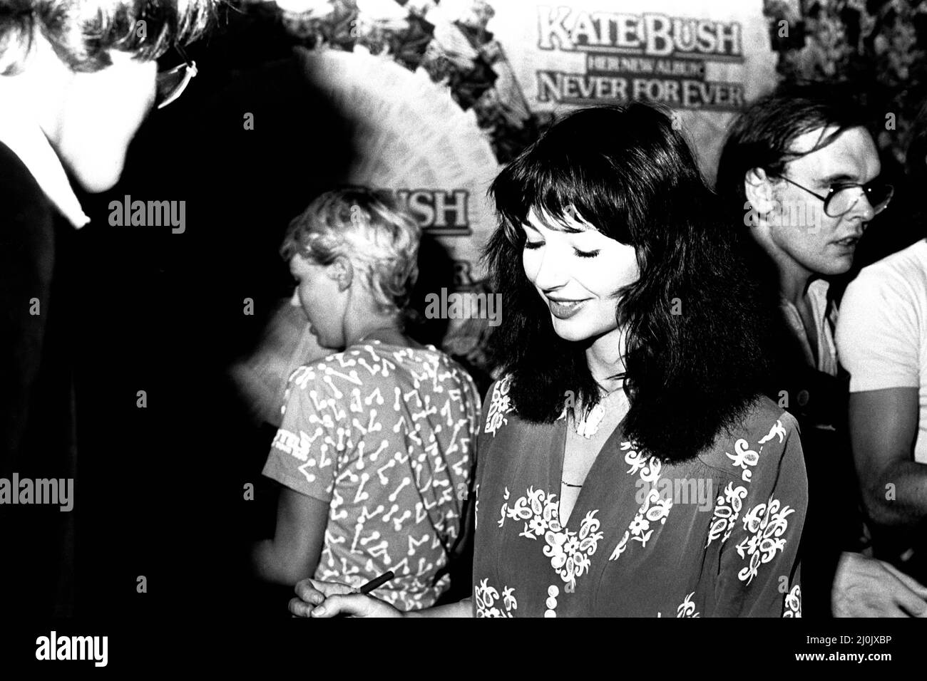 Il cantante Kate Bush alla Virgin Records di Eldon Square, Newcastle firma autografi il 10th settembre 1980 Foto Stock