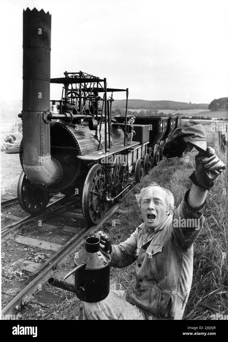 Driver Bill Tully celebra 10.000 miglia sotto vapore con una replica in scala completa del George Stephenson's Locomotion No.1at Beamish Museum il 12th settembre 1980 Foto Stock