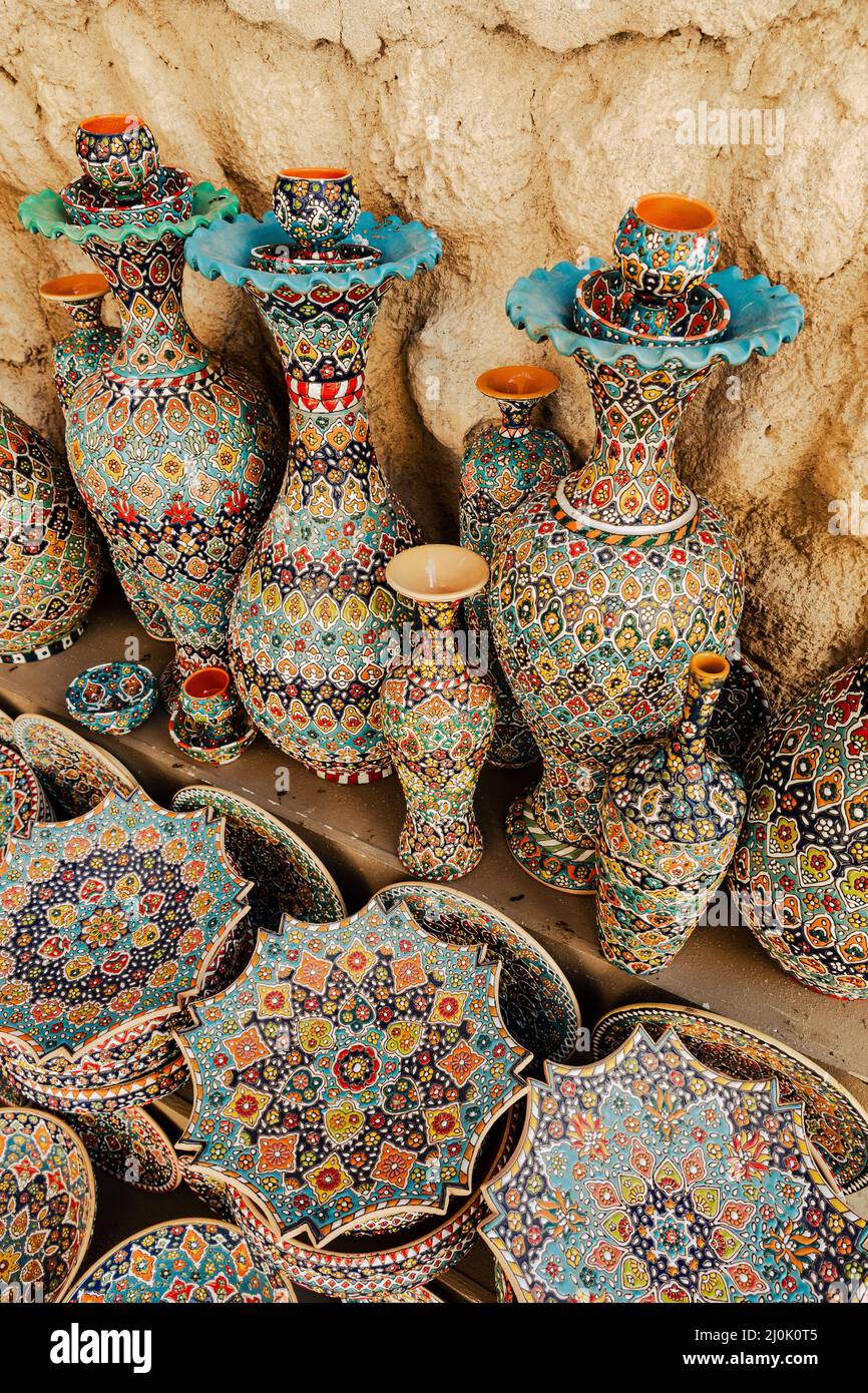 Negozio di souvenir al Dubai Grand Souk. Il bazar tradizionale di stile arabo al Vecchio Souq di Dubai, Emirati Arabi Uniti. Foto Stock