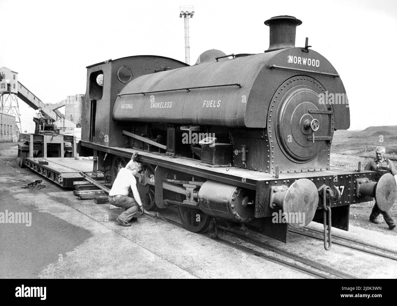 Questo piccolo motore a 040 serbatoi è arrivato per raddoppiare la potenza del vapore al deposito della Bowes Railway a Springlwell il 7th maggio 1981. Il motore, costruito da Andrew Barclay di Kilmarnock nel 1954, è l'aggiunta più recente a stock alla linea di collisioni preservata. Foto Stock