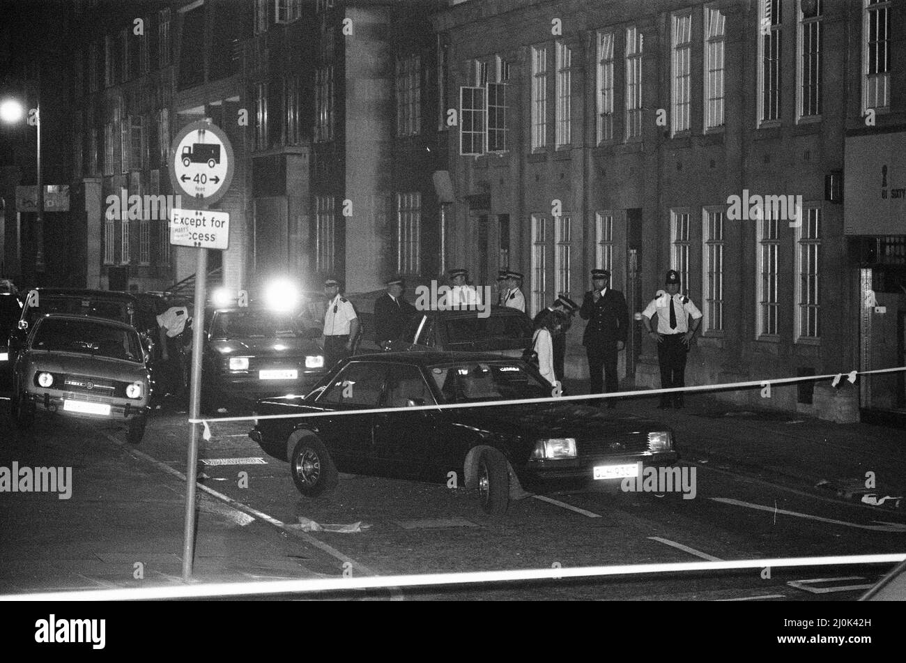 Crime Scene tentò di assassinare Shlomo Argov, l'ambasciatore israeliano nel Regno Unito, giovedì 3rd giugno 1982. La nostra foto mostra ... scena del crimine in cui Shlomo Argov è stato girato in testa come è entrato nella sua auto dopo un banchetto al Dorchester Hotel, a Park Lane, Londra. Argov non fu ucciso, ma fu gravemente ferito. Il tentativo di argov fu usato da Israele come base per la guerra del Libano del 1982. Foto Stock