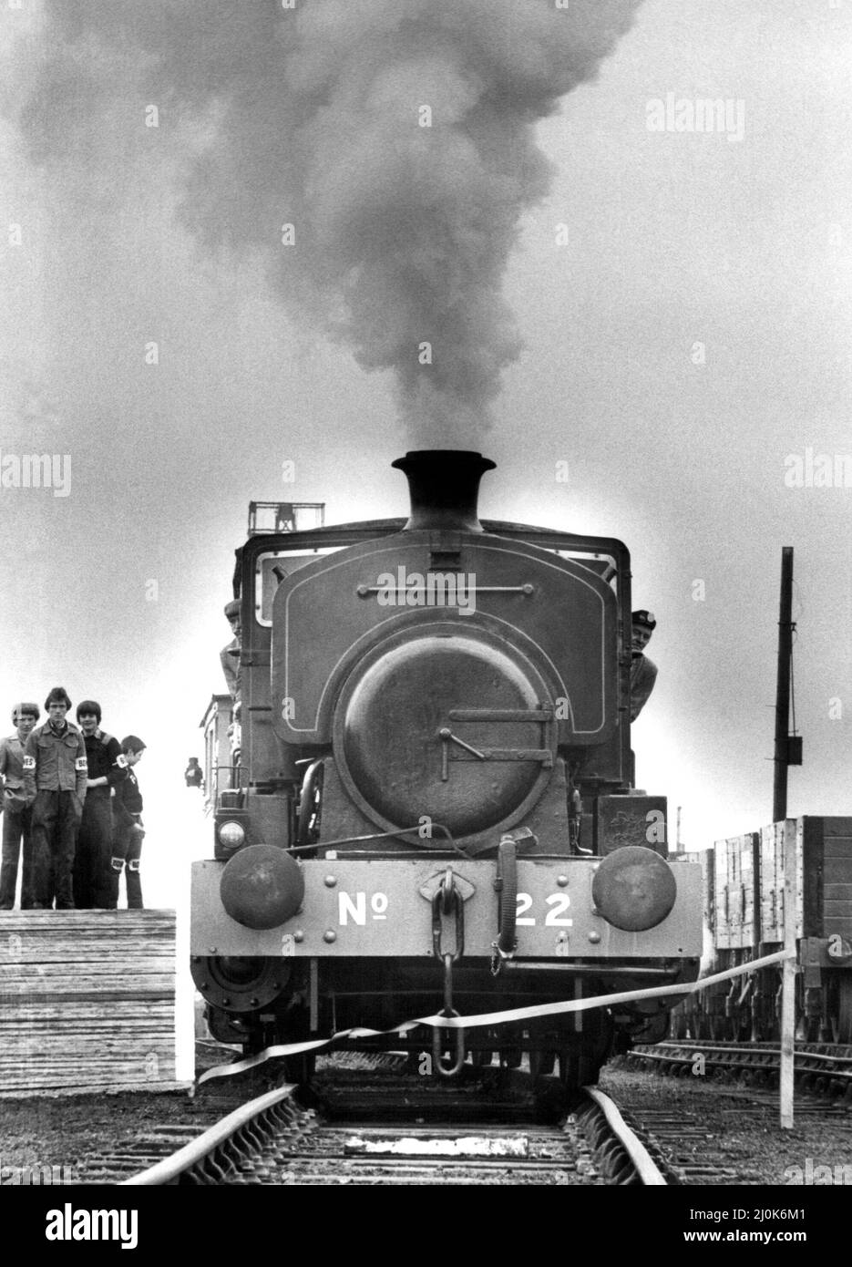 Una nuova era del vapore è in corso nel nord-est, quando il treno inaguarel ha rotto un piccolo nastro per aprire il Museo ferroviario Bowes il 12th aprile 1981 Foto Stock