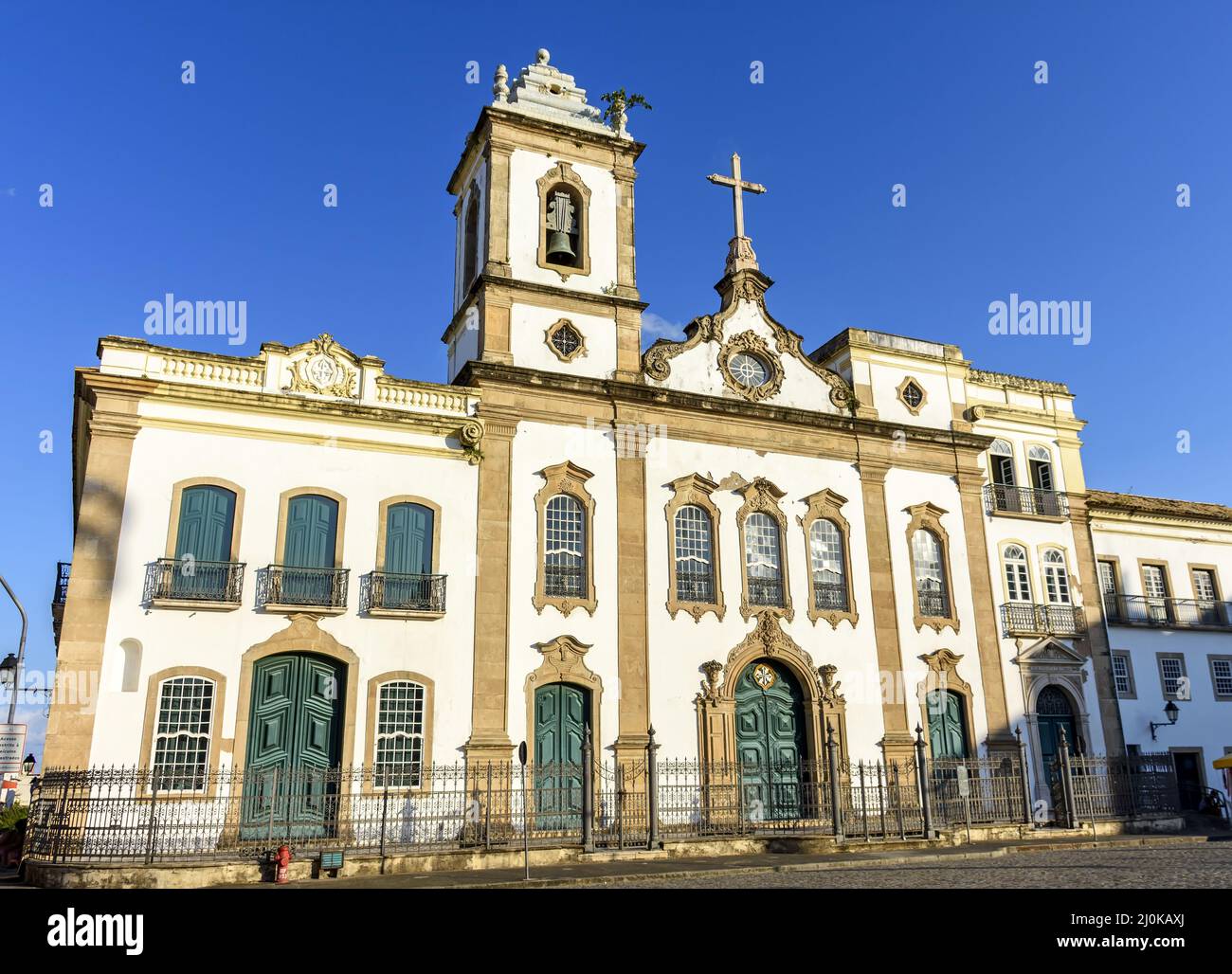 Facciata in stile rococò di una chiesa creata nel 18th secolo nel distretto di Pelourinho Foto Stock