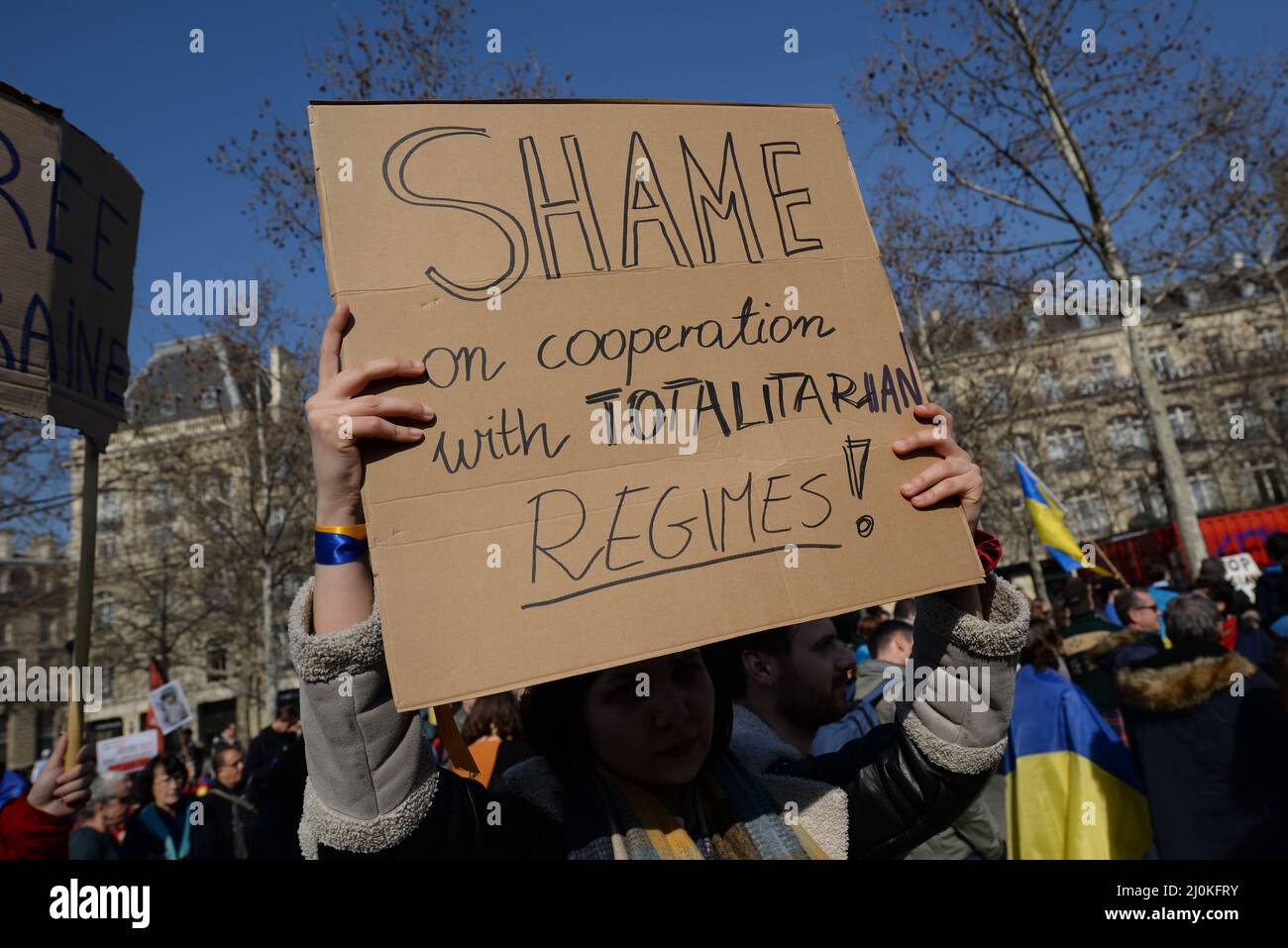 Manifestazione di Parigi a sostegno del popolo ucraino sabato 19/03/2022, con l'intensificarsi dell'offensiva russa sull'Ucraina Foto Stock