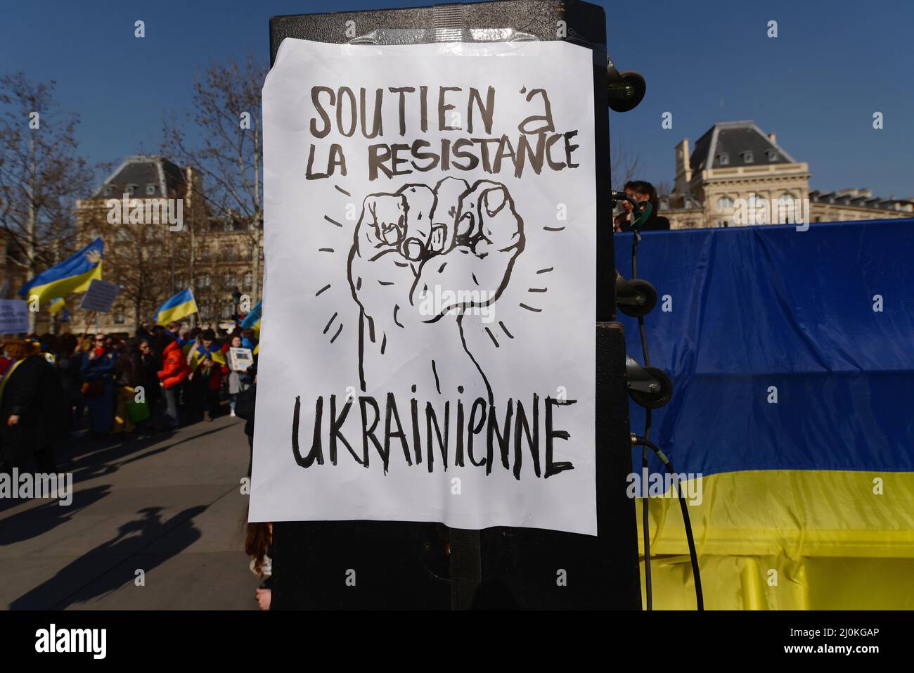 Manifestazione di Parigi a sostegno del popolo ucraino sabato 19/03/2022, con l'intensificarsi dell'offensiva russa sull'Ucraina Foto Stock