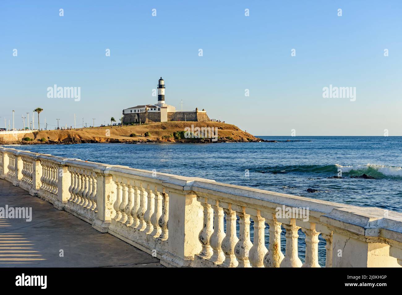 Barra Lighthouse uno dei principali edifici storici e luoghi turistici della città di Salvador Foto Stock