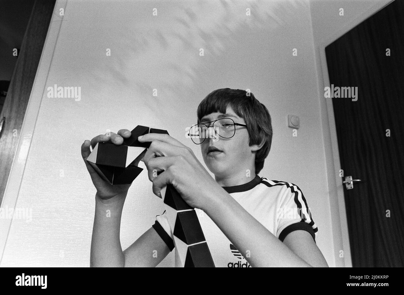 14 anni Terence Wilson di Deepdale vicino a Preston, con il suo serpente Rubik. 28th agosto 1981. Foto Stock