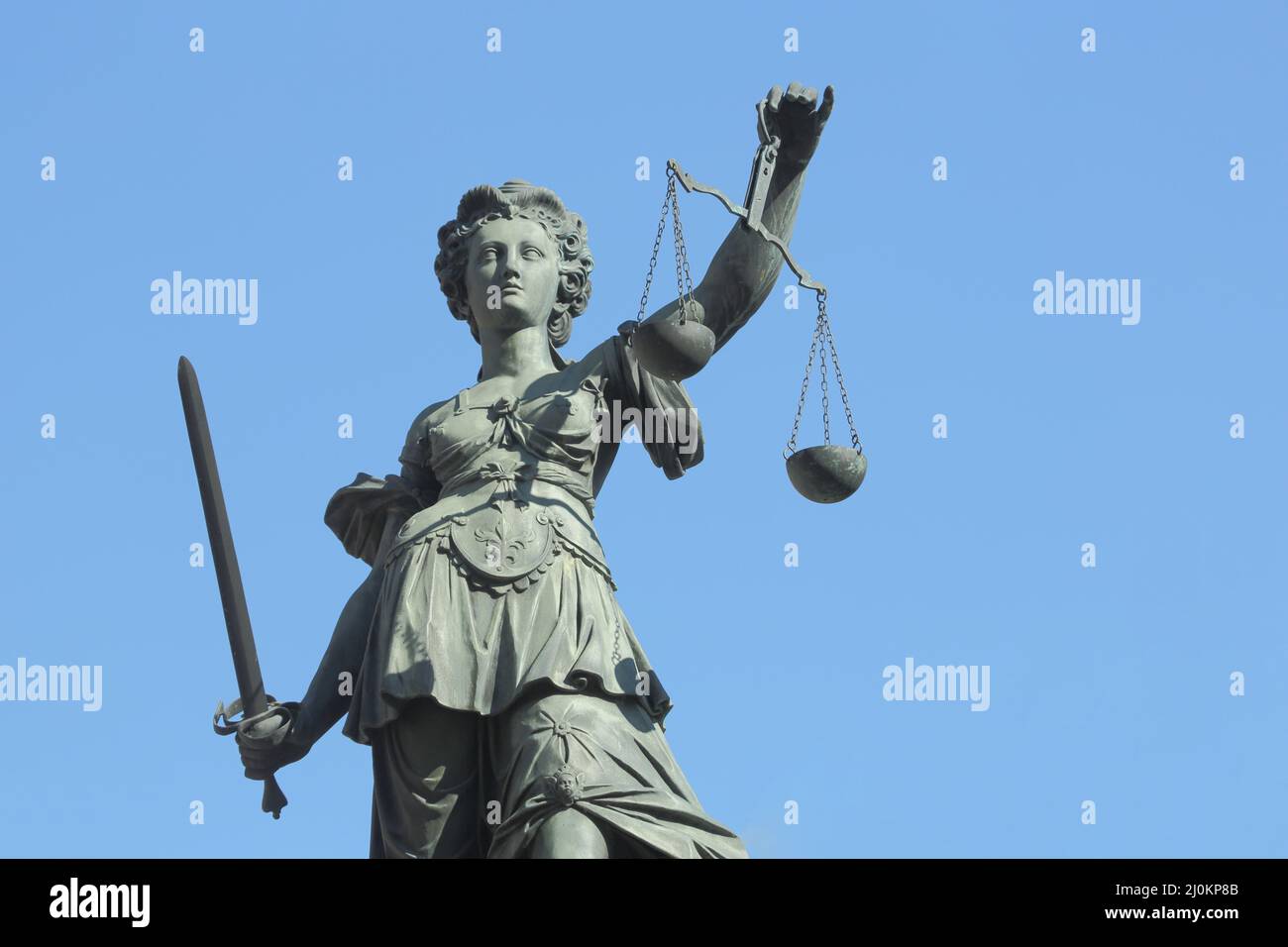 Fontana della Giustizia, con Justitia costruita nel 1611 su Römerberg a Francoforte, Assia, Germania Foto Stock