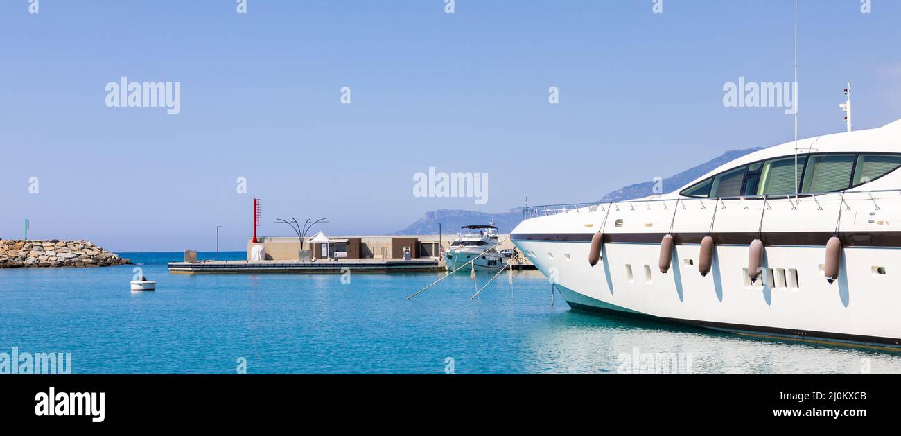 Yacht a Cala del Forte - Ventimiglia. Il nuovo porto turistico del Principato di Monaco Foto Stock