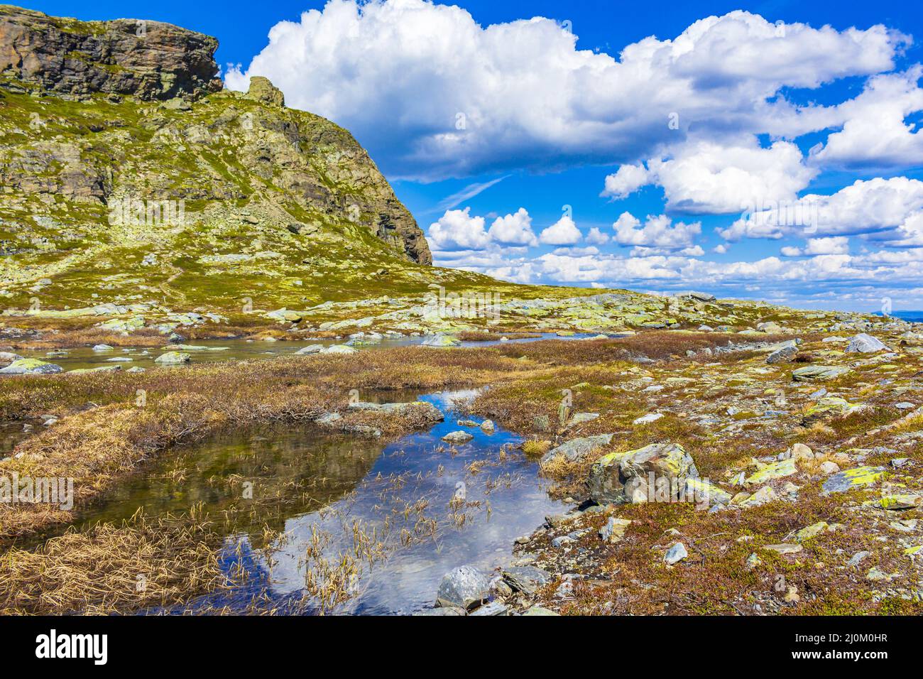 VeslehÃ¸dn Veslehorn cima rocce scogliere cascata Hemsedal Norvegia. Foto Stock