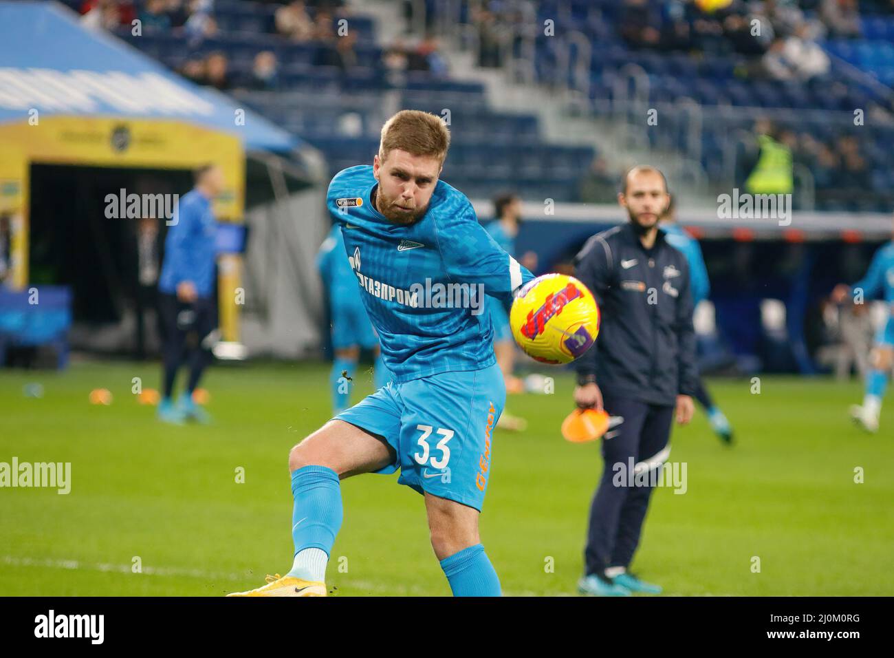 San Pietroburgo, Russia. 19th Mar 2022. Ivan Sergeyev (No.33) di Zenit visto in azione durante la partita di calcio russa della Premier League tra Zenit San Pietroburgo e Arsenal Tula alla Gazprom Arena. Punteggio finale; Zenit 3:0 Arsenal. Credit: SOPA Images Limited/Alamy Live News Foto Stock