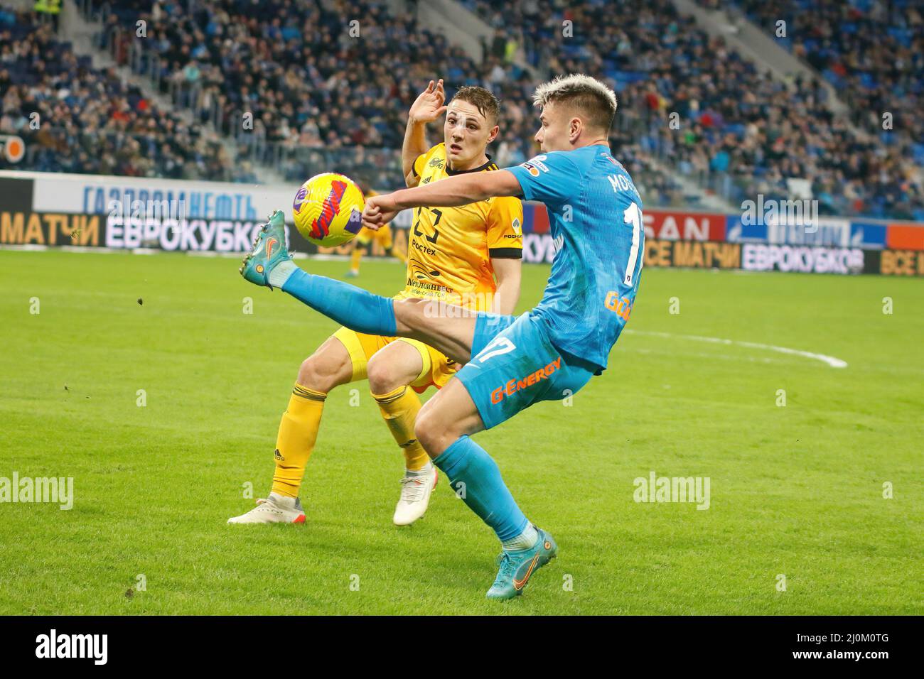 San Pietroburgo, Russia. 19th Mar 2022. Andrei Mostovoy (No.17) di Zenit visto in azione durante la partita di calcio della Premier League russa tra Zenit San Pietroburgo e Arsenal Tula alla Gazprom Arena. Punteggio finale; Zenit 3:0 Arsenal. Credit: SOPA Images Limited/Alamy Live News Foto Stock