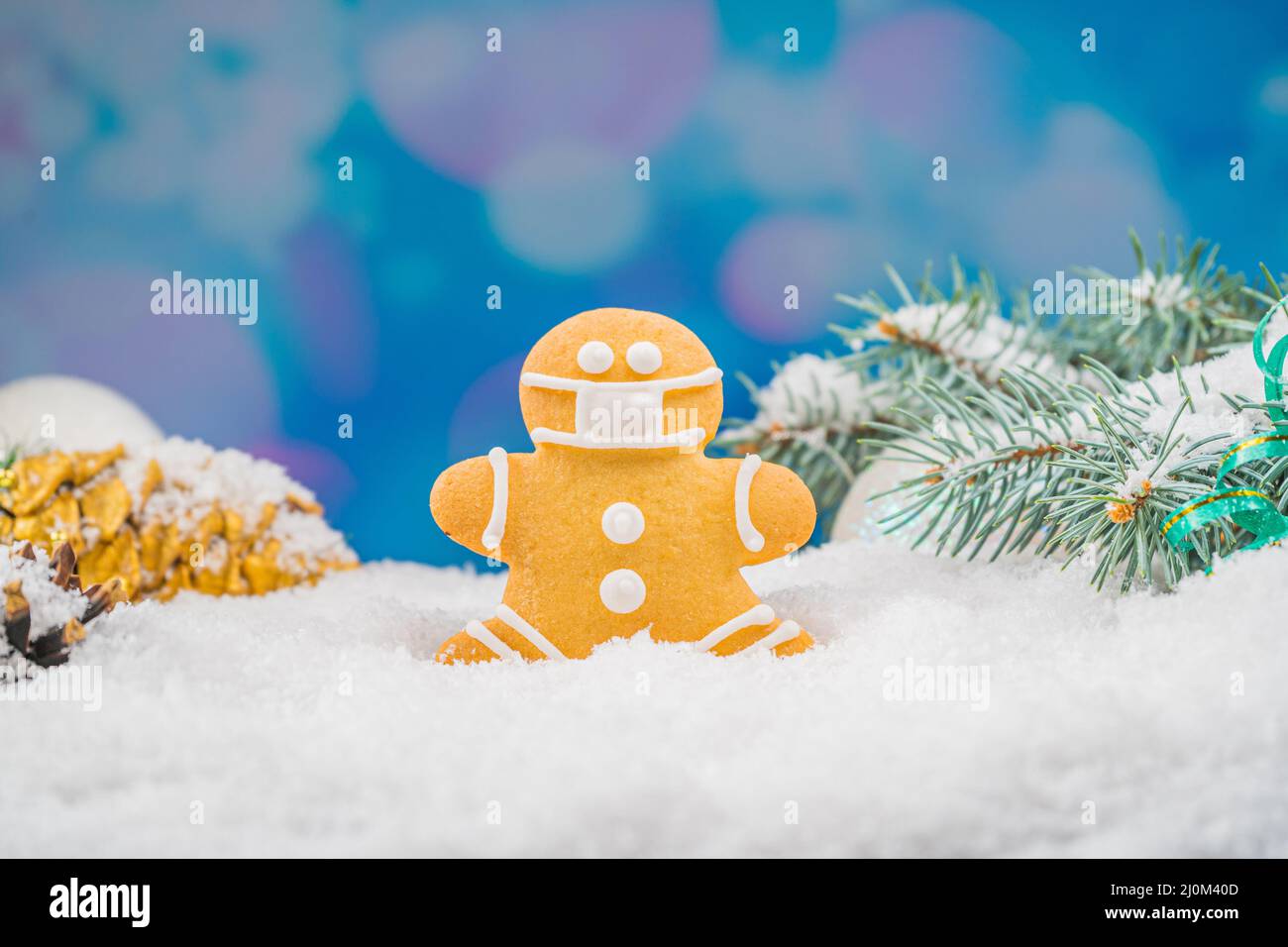 Sfondo di Natale con pan di zenzero 2022. Carta dei gusti per le vacanze. Tradizioni familiari, fai da te, concetto di festa. Sfondo festivo w Foto Stock