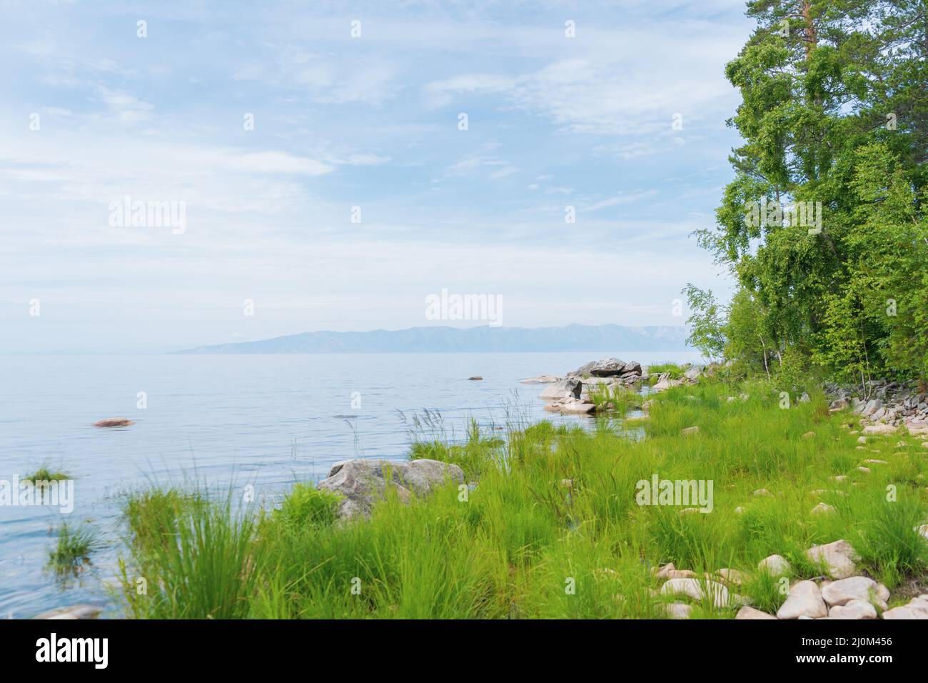 Vista pittoresca del Lago Baikal è un lago di rift situato nella Siberia meridionale, Russia. Il più grande lago d'acqua dolce in volume nel Foto Stock