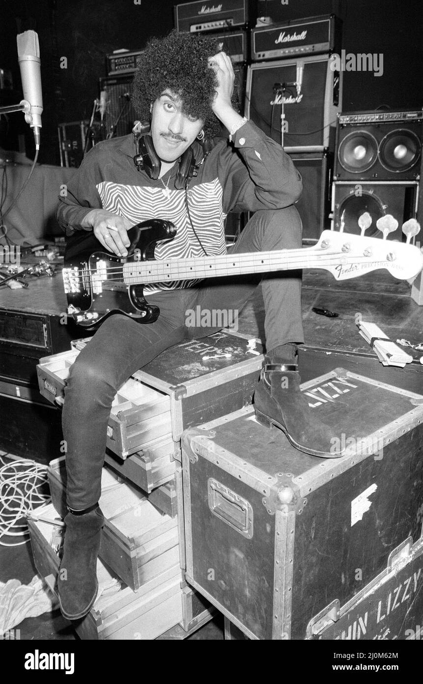 Phil Lynott di Thin Lizzy durante una sessione di registrazione per il nuovo album dei gruppi. Foto scattata il 27th settembre 1982 Foto Stock