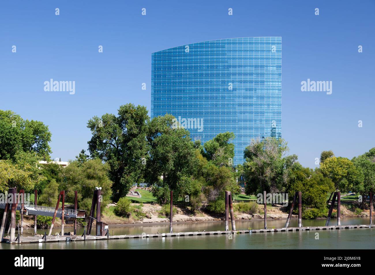 SACRAMENTO, CALIFORNIA, USA - AGOSTO 5 : nuovo blocco di uffici a Sacramento California, USA il 5 Agosto 2011 Foto Stock